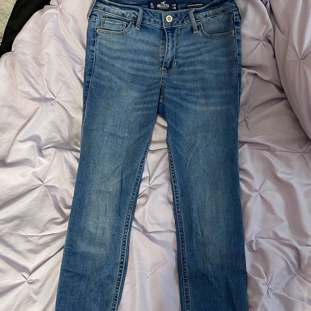 Cropped hollister medium washed jeans